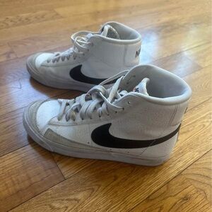 Nike White and Black High-Tops